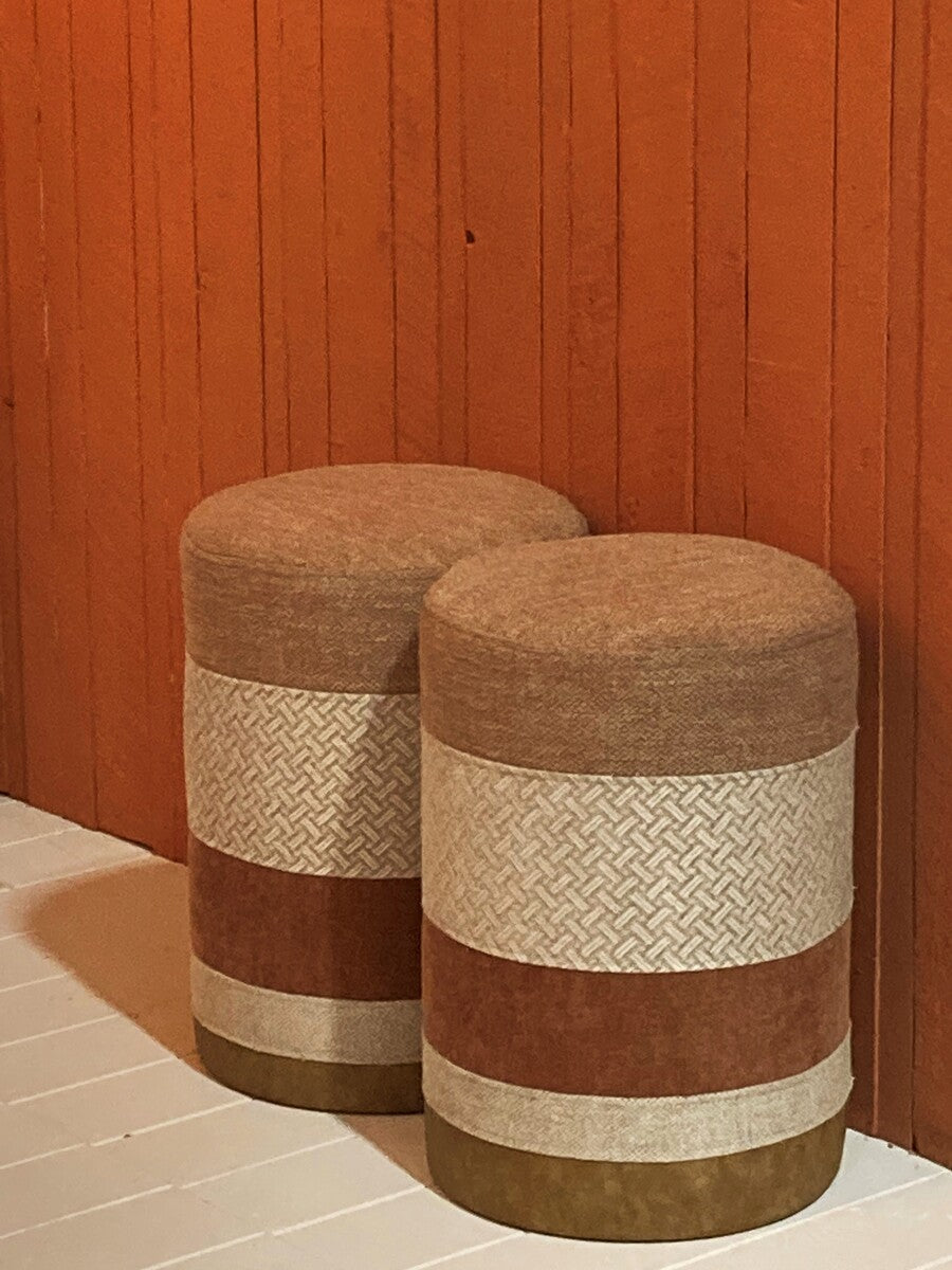 Runder Pouf in sepia oder terra, 50 cm hoch, vielseitig als Sitzgelegenheit oder Ablage einsetzbar, modernes Design