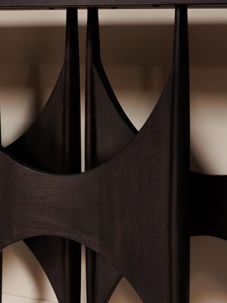 Carolina – skulpturale Konsole aus Mango-Holz im Natural-Living-Stil