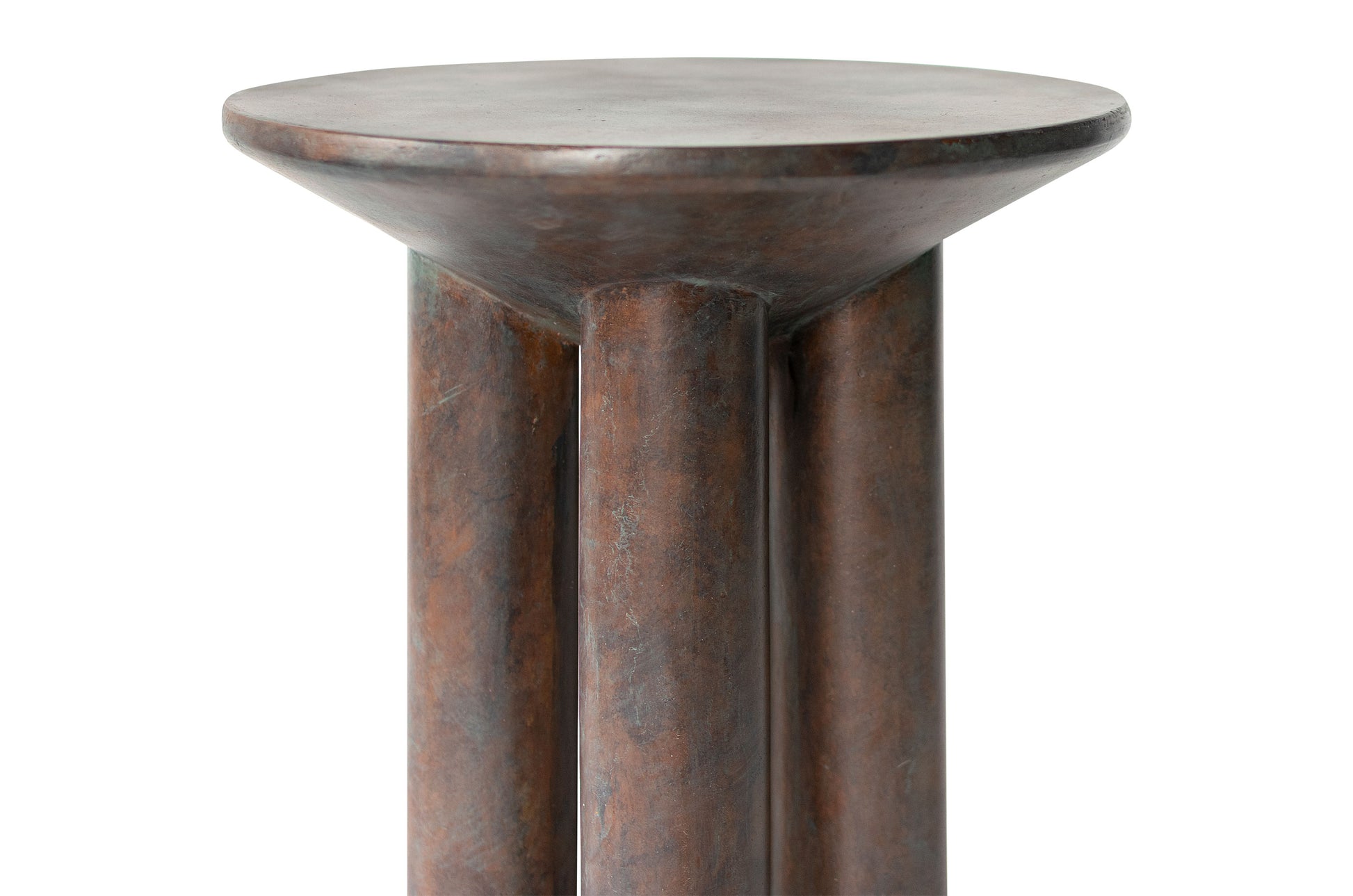 Minimalistischer Beistelltisch mit klarem, zeitlosem Design, ideal für moderne oder klassische Wohnräume. Perfekt als Akzenttisch im Wohnzimmer, Flur oder Schlafzimmer und passend für verschiedene Einrichtungsstile