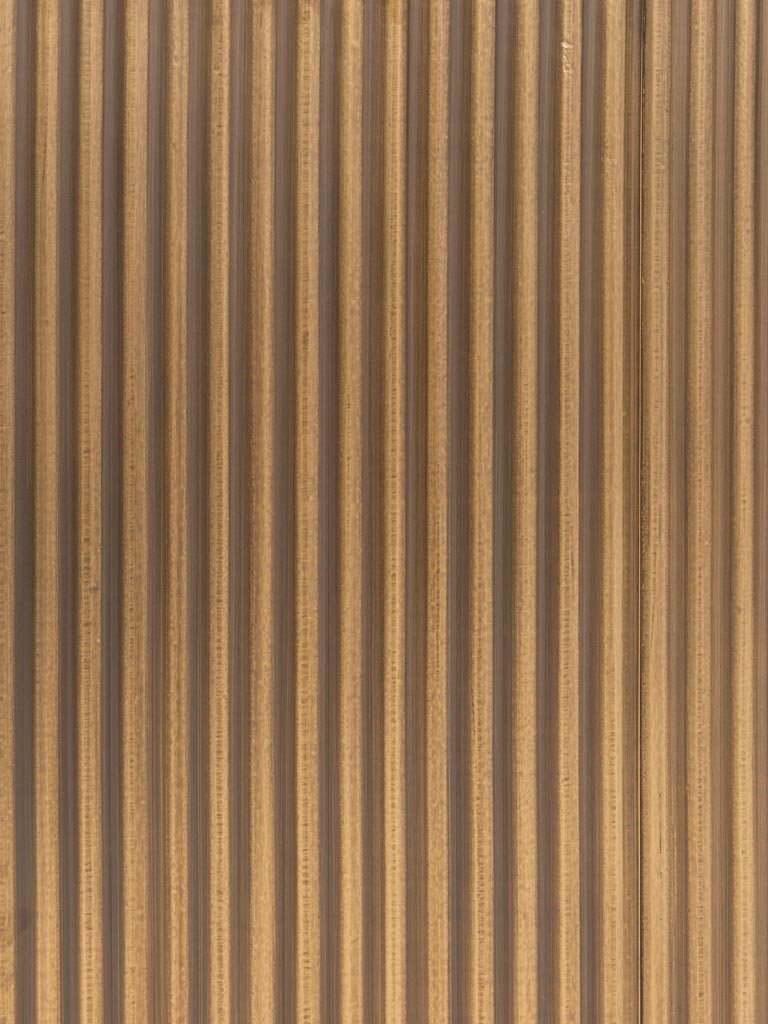 Großes, strukturiertes Sideboard für Eingangsbereich oder Wohnzimmer, ideal als Statement-Piece mit viel Stauraum, vereint Stil und Funktionalität in einer modernen Einrichtung