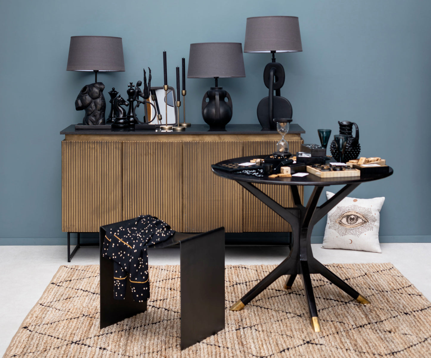 Großes, strukturiertes Sideboard für Eingangsbereich oder Wohnzimmer, ideal als Statement-Piece mit viel Stauraum, vereint Stil und Funktionalität in einer modernen Einrichtung