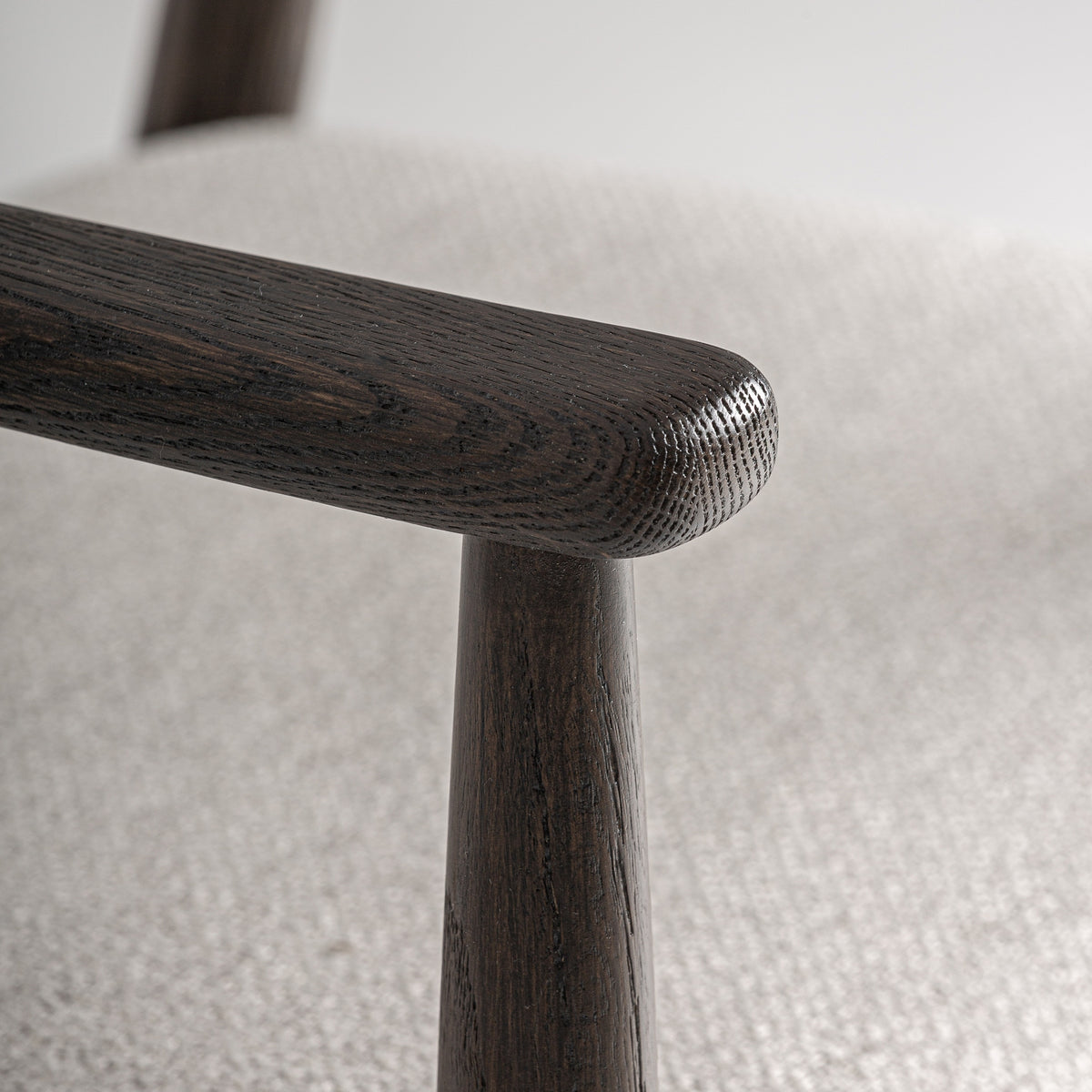 Toni – moderner Sessel aus Eschenholz im Contemporary-Stil