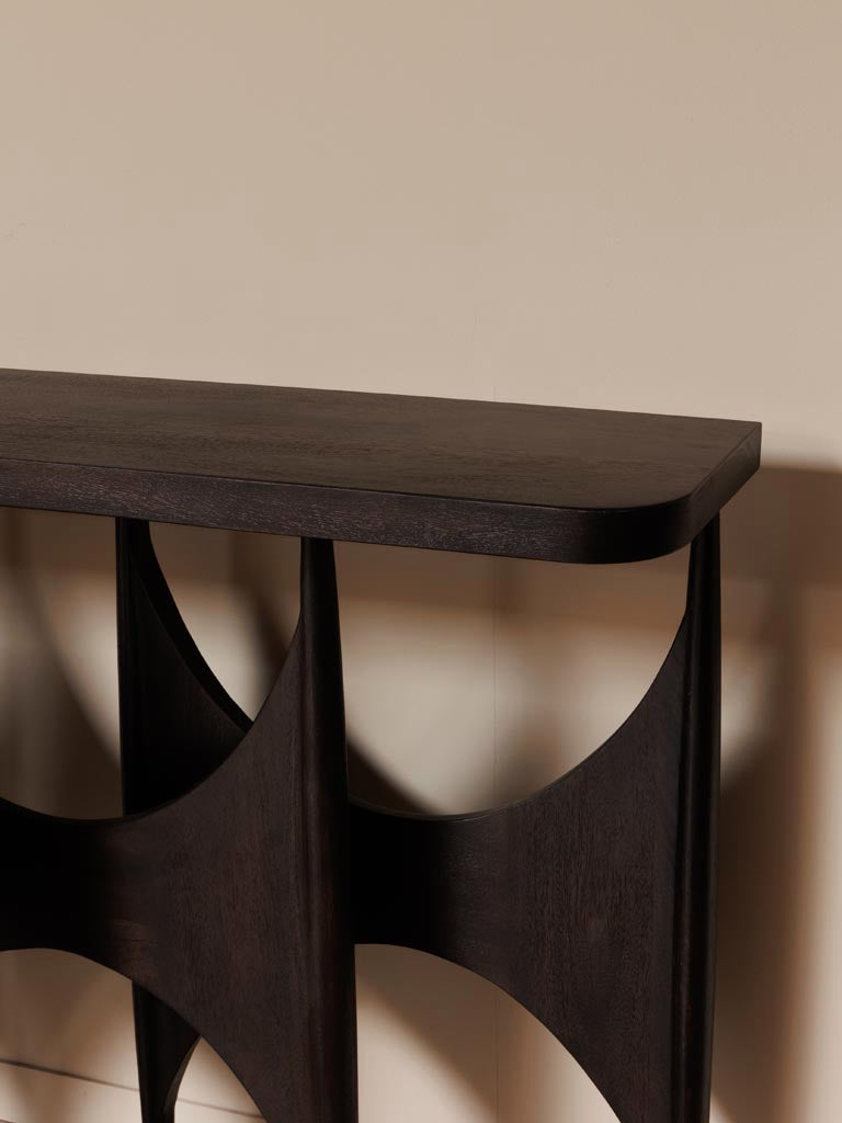 Carolina – skulpturale Konsole aus Mango-Holz im Natural-Living-Stil