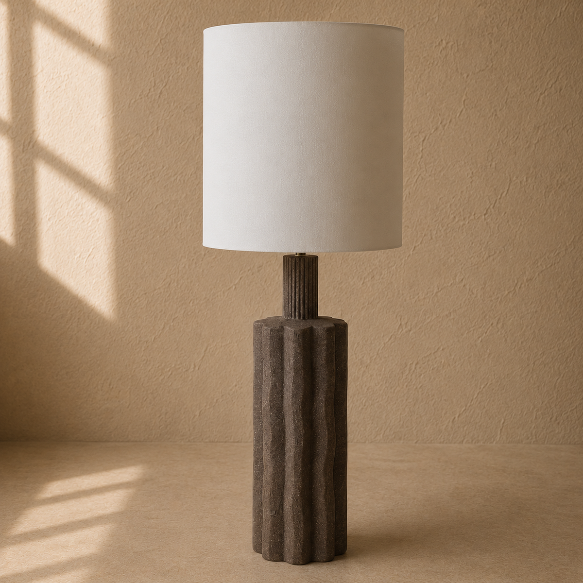 Nina – skulpturale Leuchte aus Keramik im Contemporary-Stil