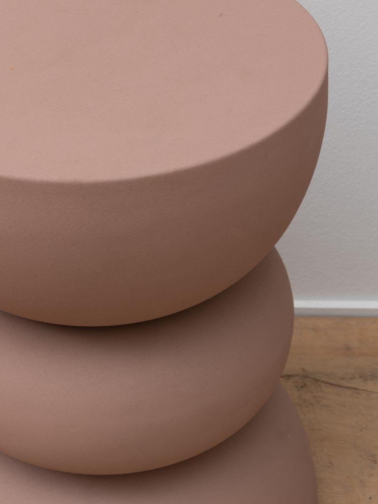 Runder Beistelltisch in Altrosa, 40 cm, aus Kunststoff, perfekt als Couchtisch oder Beistelltisch in puderrosa für eine stilvolle und gemütliche Wohnraumgestaltung
