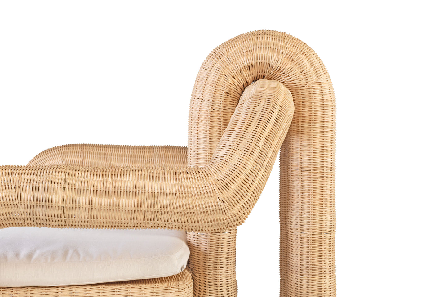 Sessel Contemporary Stil aus Rattan mit weißem Bezug und modernem Design