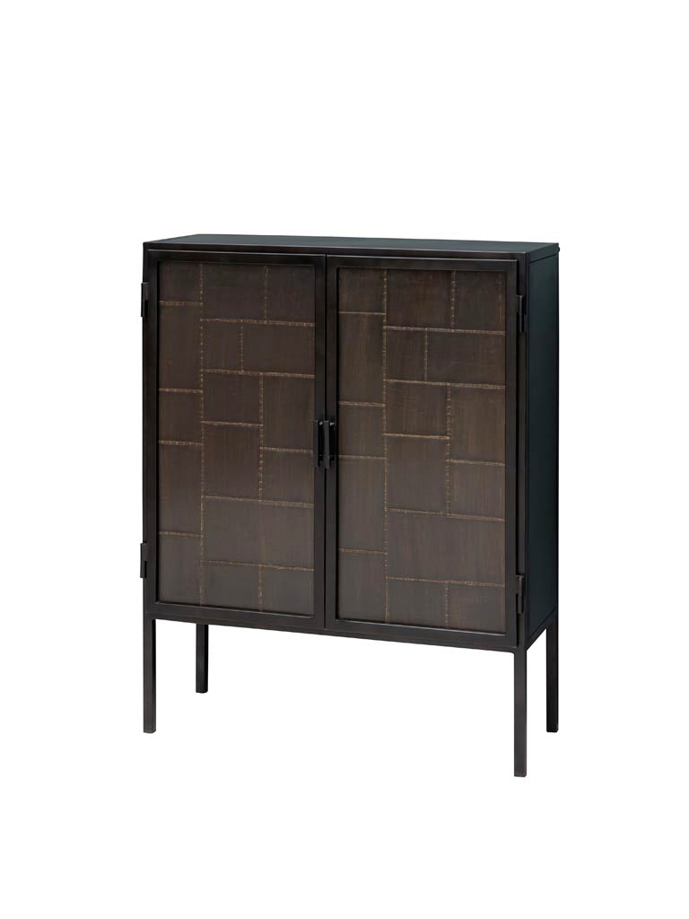 Stabiles Sideboard mit metallischen Akzenten und zarten Mustern, ideal für Eingangsbereich oder Wohnzimmer, vereint Stil und Funktionalität für moderne Einrichtungen
