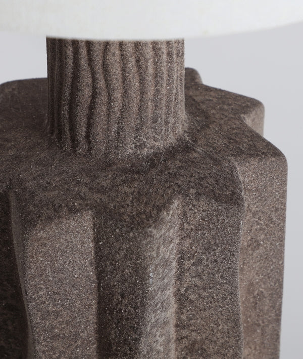 Nina – skulpturale Leuchte aus Keramik im Contemporary-Stil