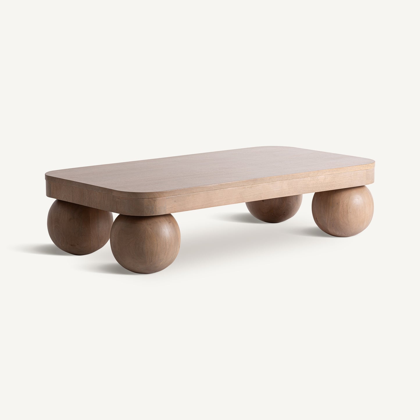 Oscar – skulpturaler Couchtisch aus Mango-Holz im Contemporary-Stil