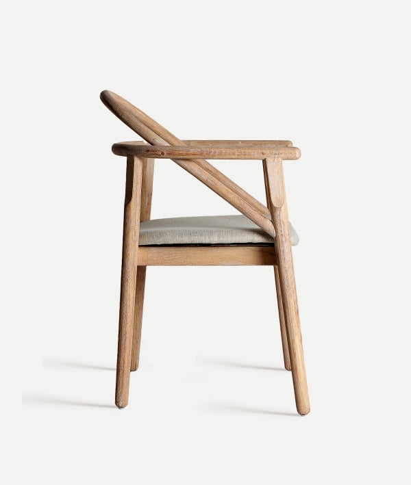 Theodor – eleganter Sessel aus Ulmenholz im Contemporary-Stil
