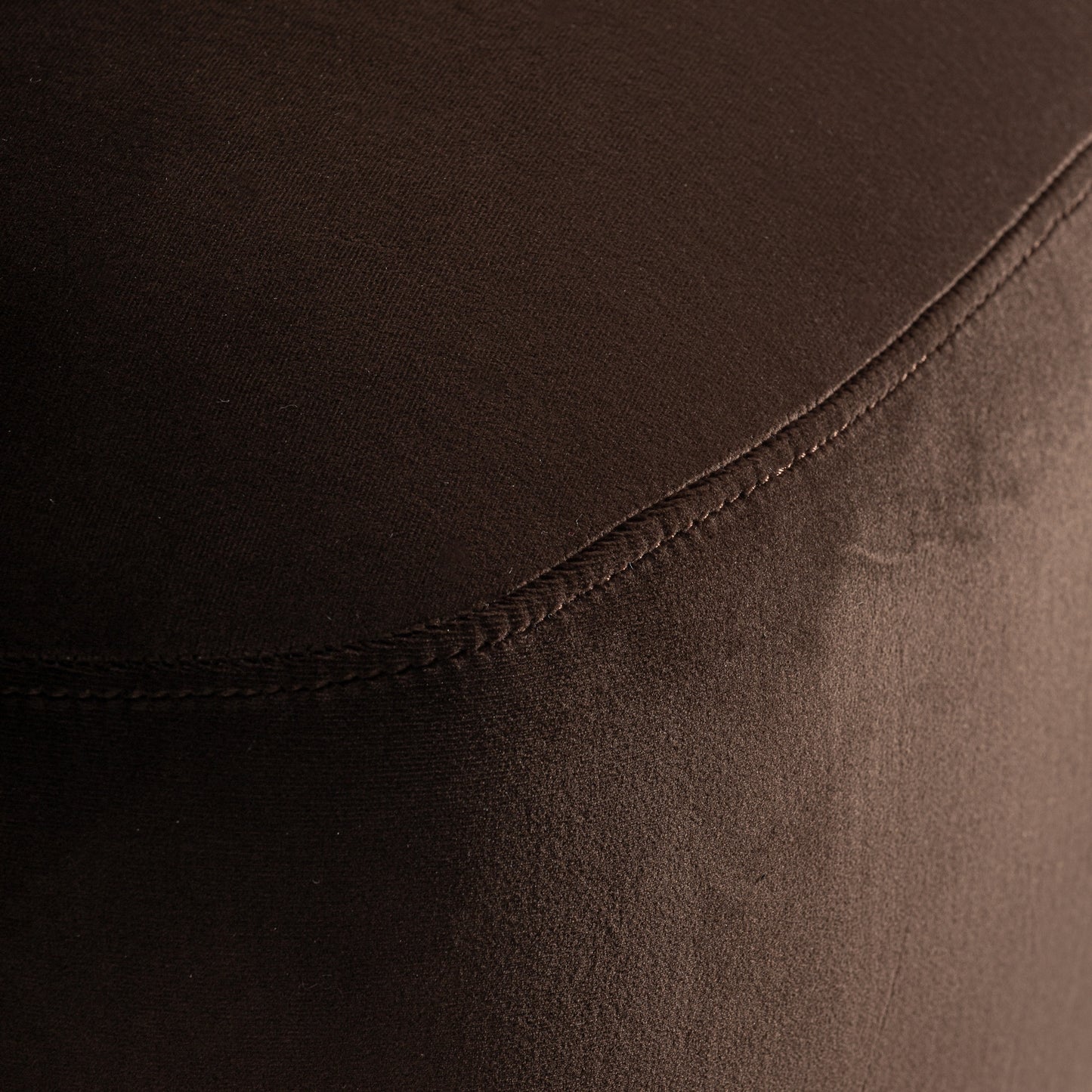 Fabien – organischer Sessel aus Samt im Contemporary-Stil
